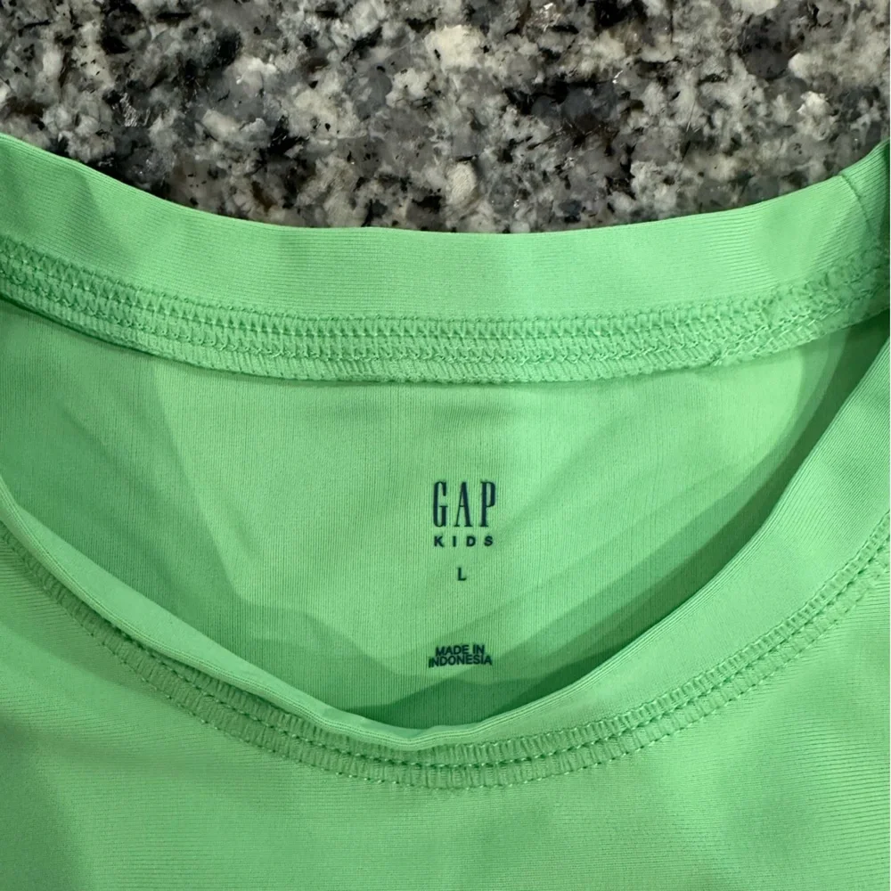 Boys Gap Rashguard - Picture 3 of 5